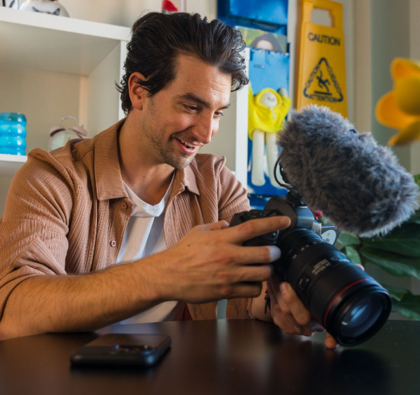 What Happens When You Screenshot Someone's Instagram Story? 2 Alternative Ways to Save Instagram Content